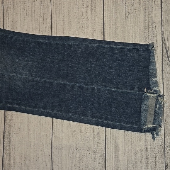 EVIDNT Tangier Step Hem Straight Cropped Jeans Medium Wash Size 30 NWT - Picture 7 of 16